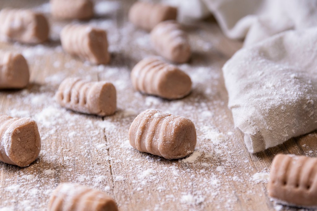 Gnocchetti di farina di castagne con taleggio e&nbsp;noci